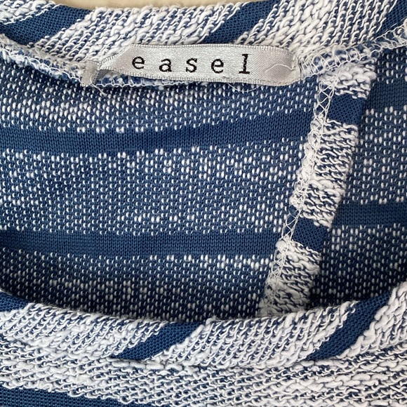 Easel, medium, striped open-back top - Picture 2 of 7